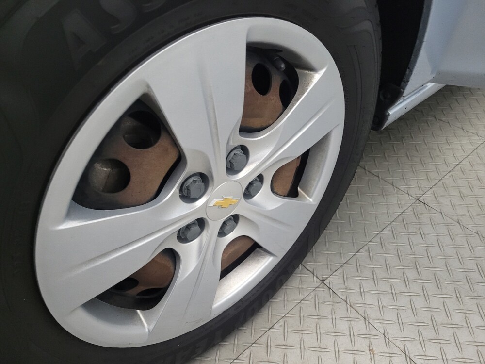 2018 Chevrolet Cruze in Newport News, VA 23601 - 18090195 31