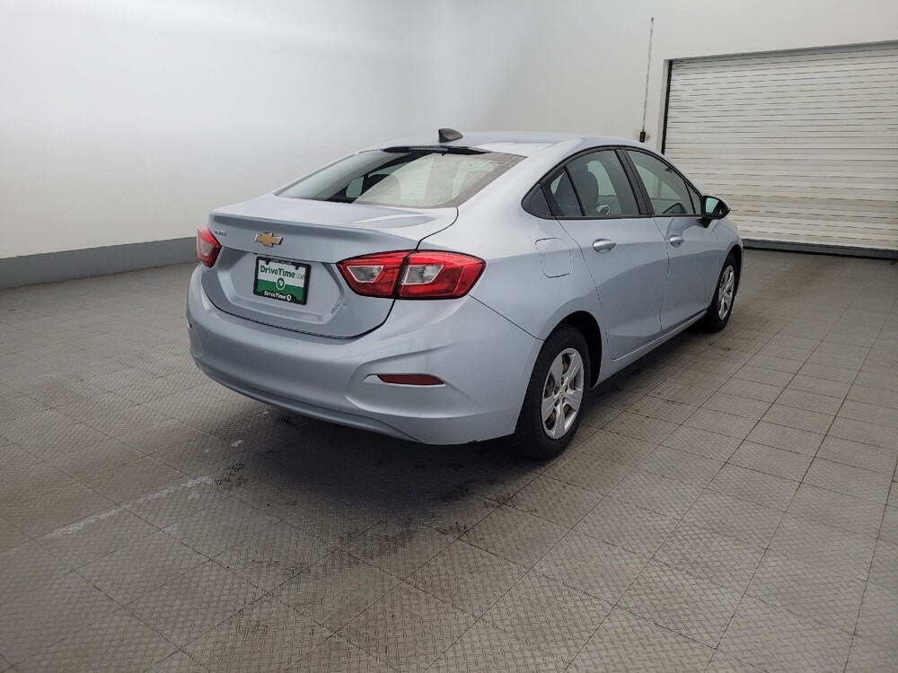 2018 Chevrolet Cruze in Newport News, VA 23601 - 18090195 9