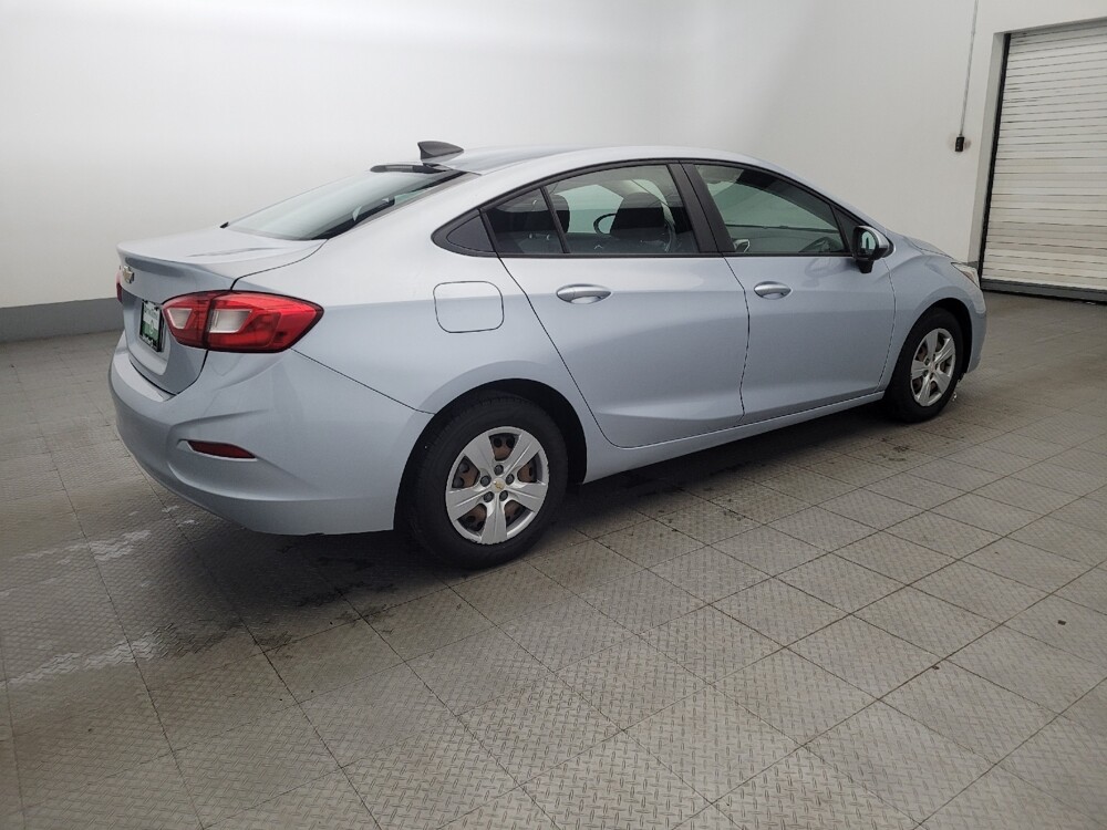 2018 Chevrolet Cruze in Newport News, VA 23601 - 18090195 10