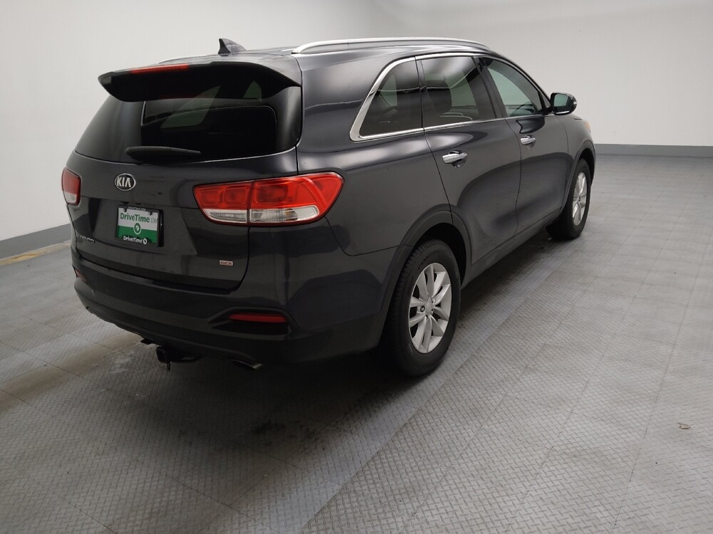 2016 Kia Sorento in Peoria, IL 61615 - 18090202 9