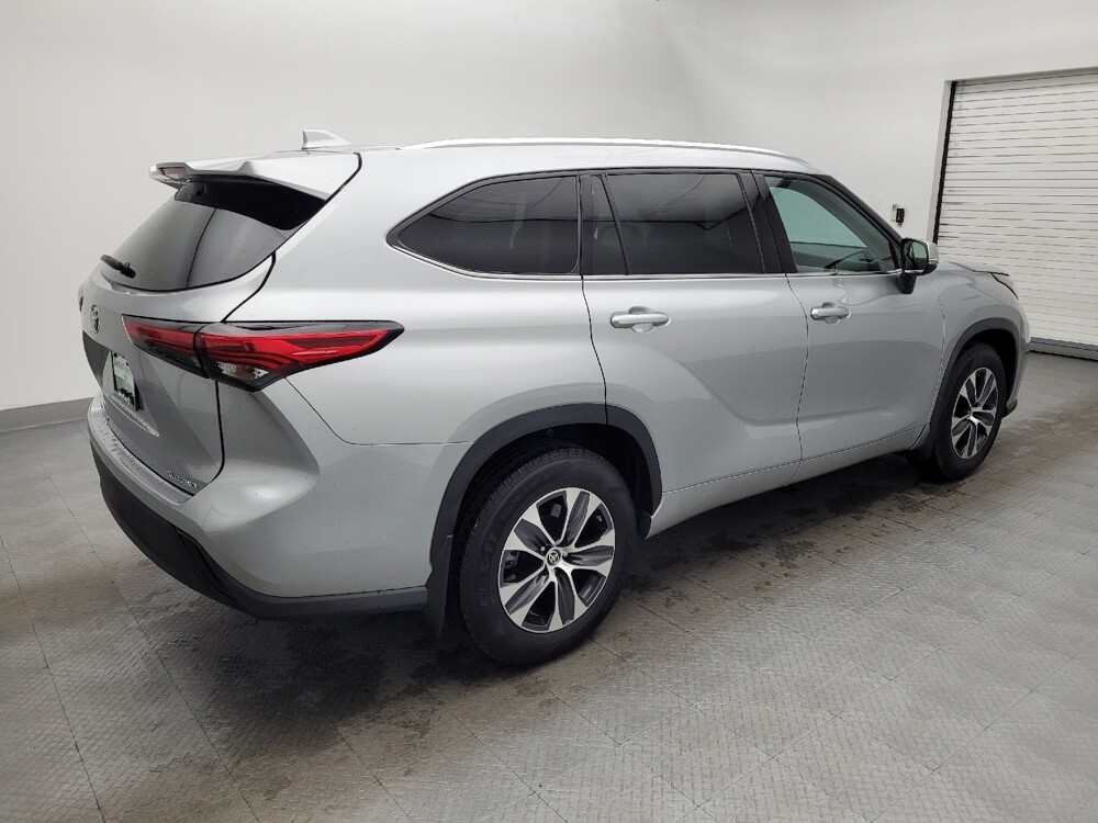 2021 Toyota Highlander in Greensboro, NC 27407 - 18090204 10