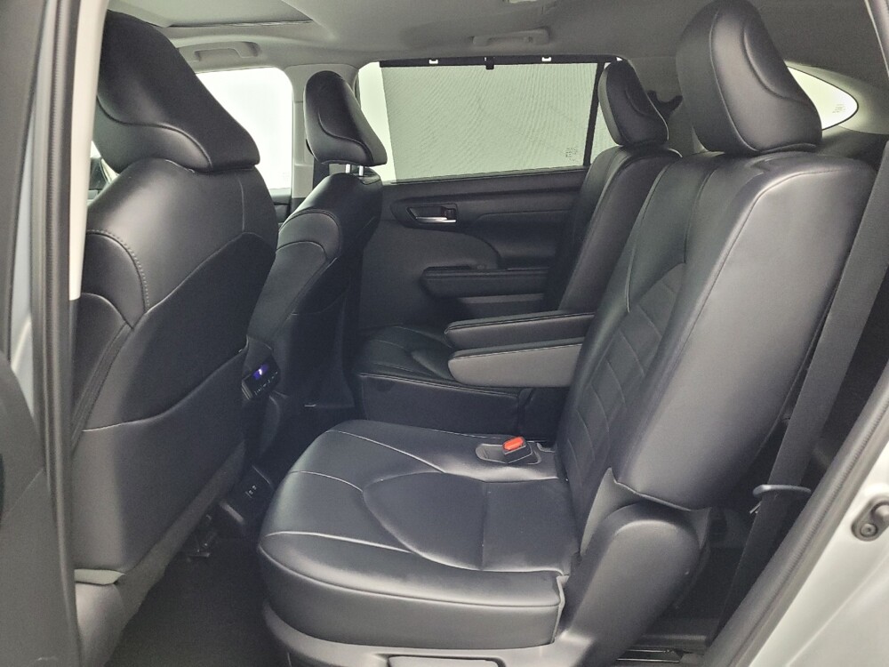 2021 Toyota Highlander in Greensboro, NC 27407 - 18090204 18