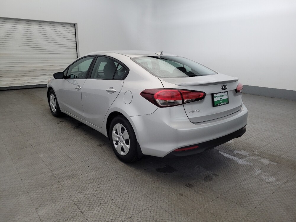2017 Kia Forte in Temple Hills, MD 20746 - 18090208 5