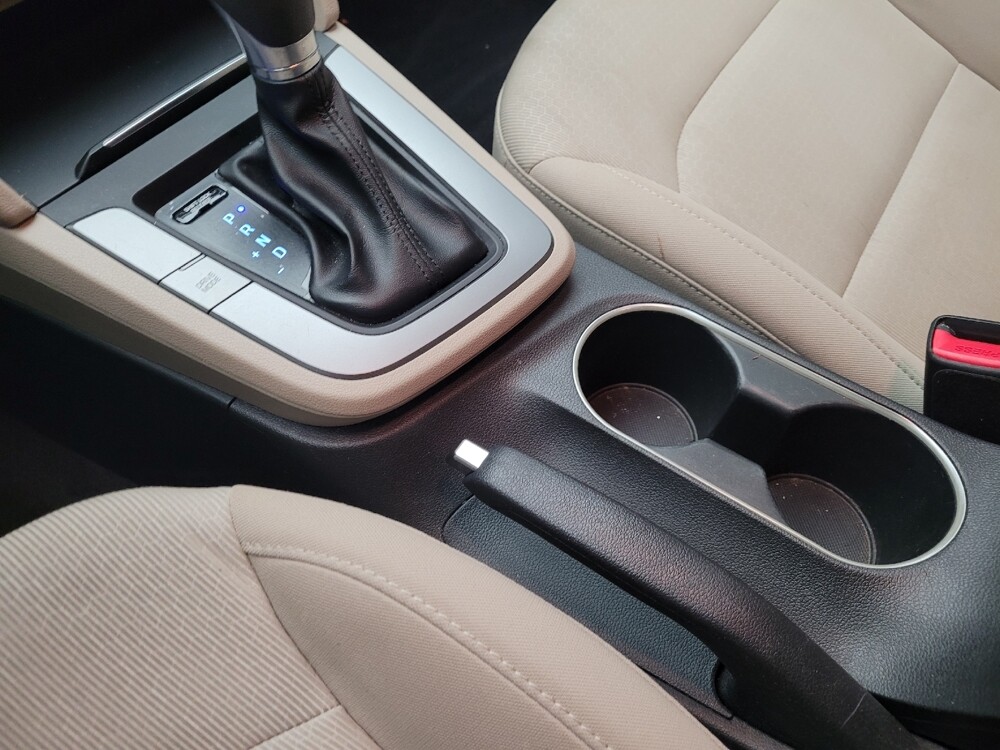 2018 Hyundai Elantra in Eastpointe, MI 48021 - 18090217 26