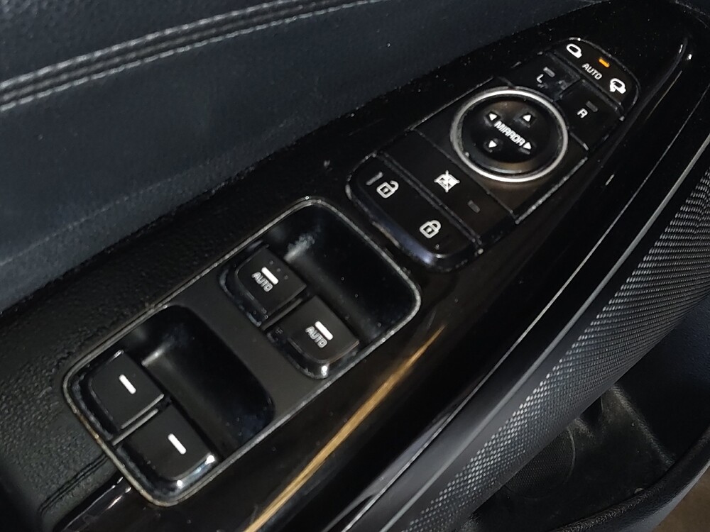 2019 Kia Cadenza in Gainesville, FL 32609 - 18090233 27