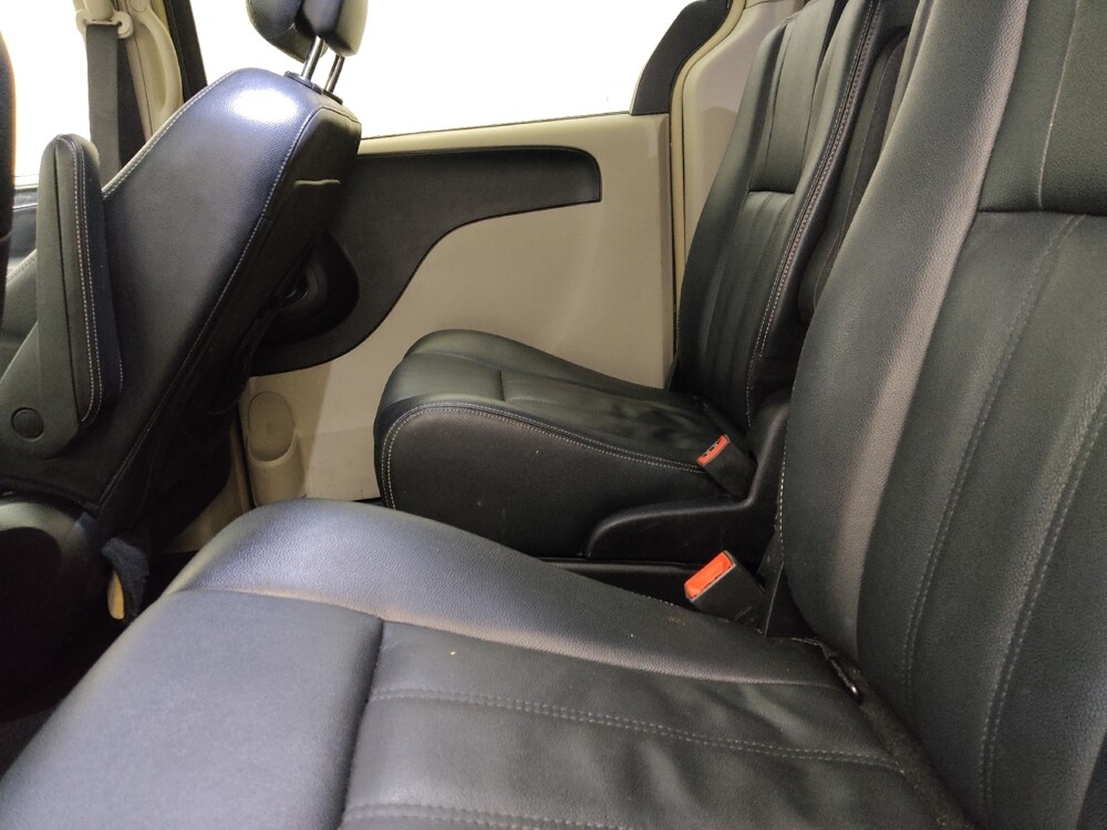 2015 Chrysler Town & Country in Lakeland, FL 33815 - 18090235 18