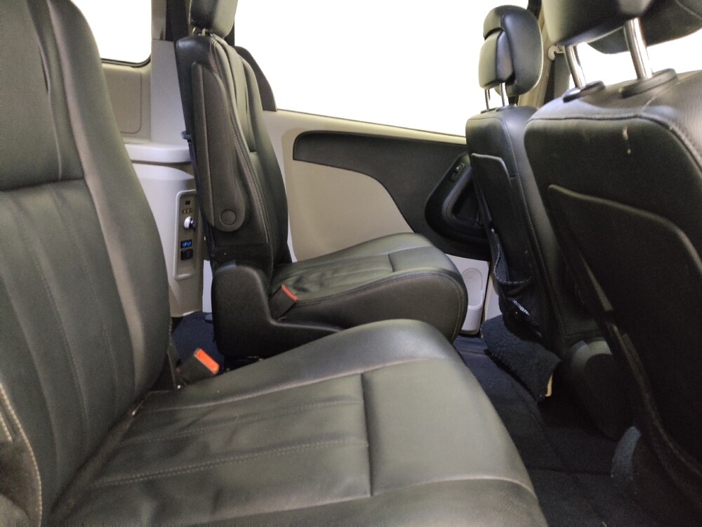 2015 Chrysler Town & Country in Lakeland, FL 33815 - 18090235 19