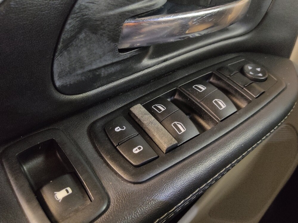 2015 Chrysler Town & Country in Lakeland, FL 33815 - 18090235 27