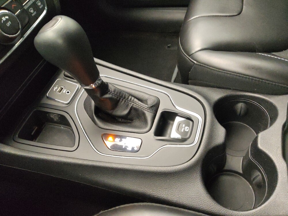 2019 Jeep Cherokee in Live Oak, TX 78233 - 18090249 26