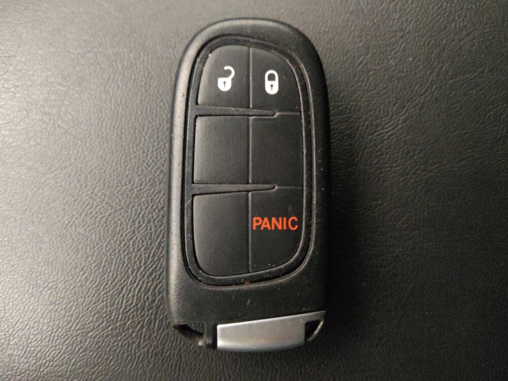 2019 Jeep Cherokee in Live Oak, TX 78233 - 18090249 32