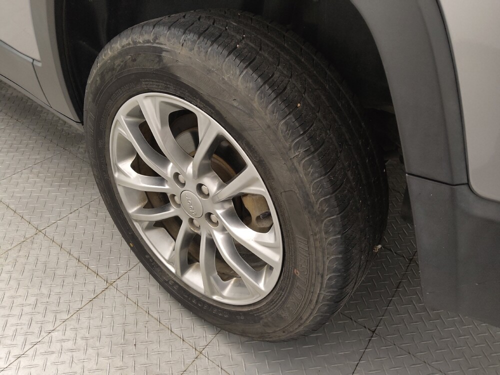 2019 Jeep Cherokee in Live Oak, TX 78233 - 18090249 31