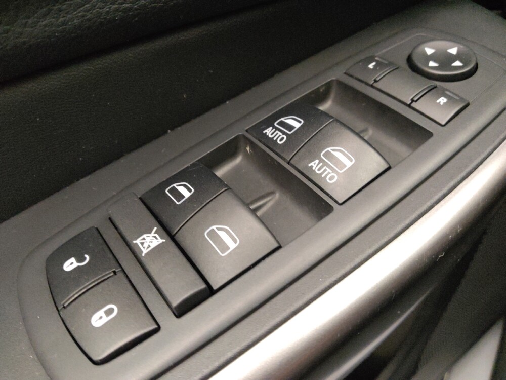 2019 Jeep Cherokee in Live Oak, TX 78233 - 18090249 27