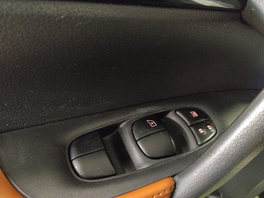 2018 Nissan Rogue in Tampa, FL 33619 - 18090275 27