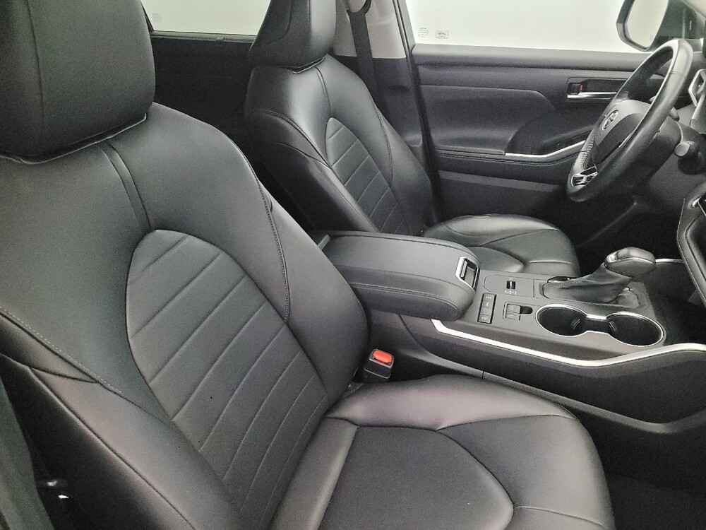 2020 Toyota Highlander in New Castle, DE 19720 - 18090276 21