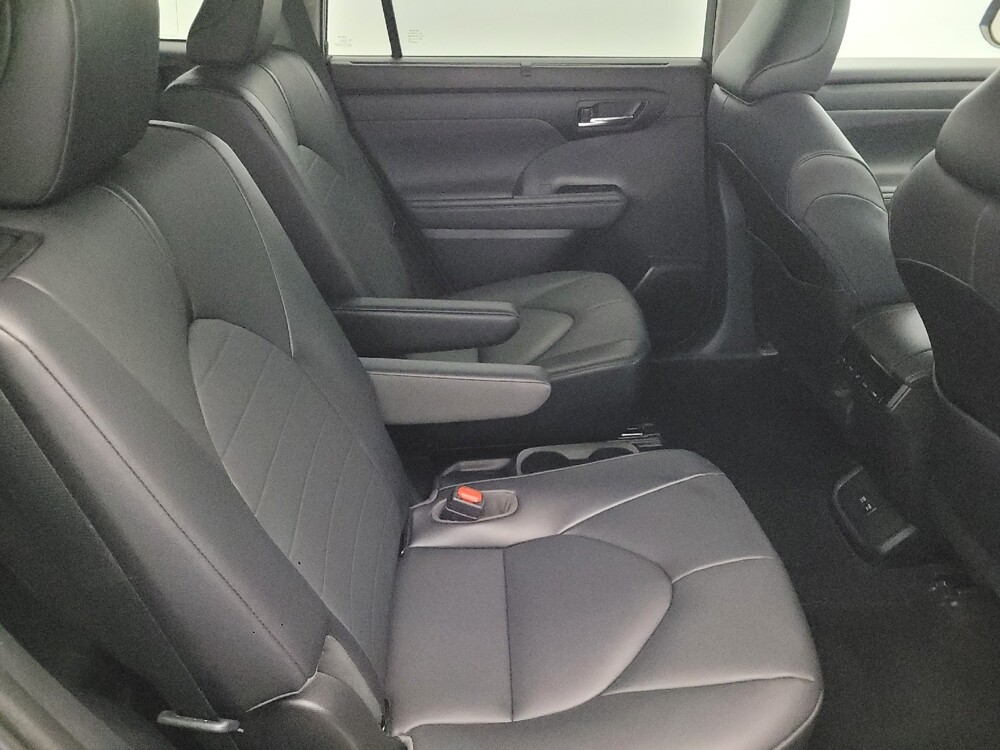 2020 Toyota Highlander in New Castle, DE 19720 - 18090276 19