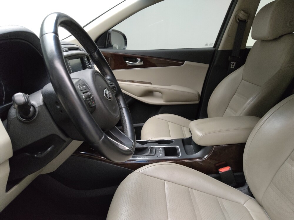 2017 Kia Sorento in Eastpointe, MI 48021 - 18090277 17
