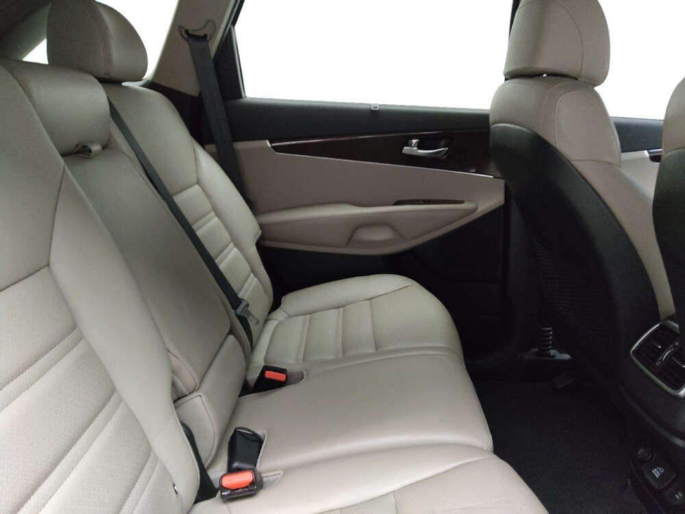 2017 Kia Sorento in Eastpointe, MI 48021 - 18090277 19