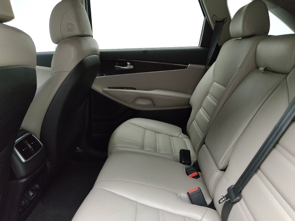 2017 Kia Sorento in Eastpointe, MI 48021 - 18090277 18