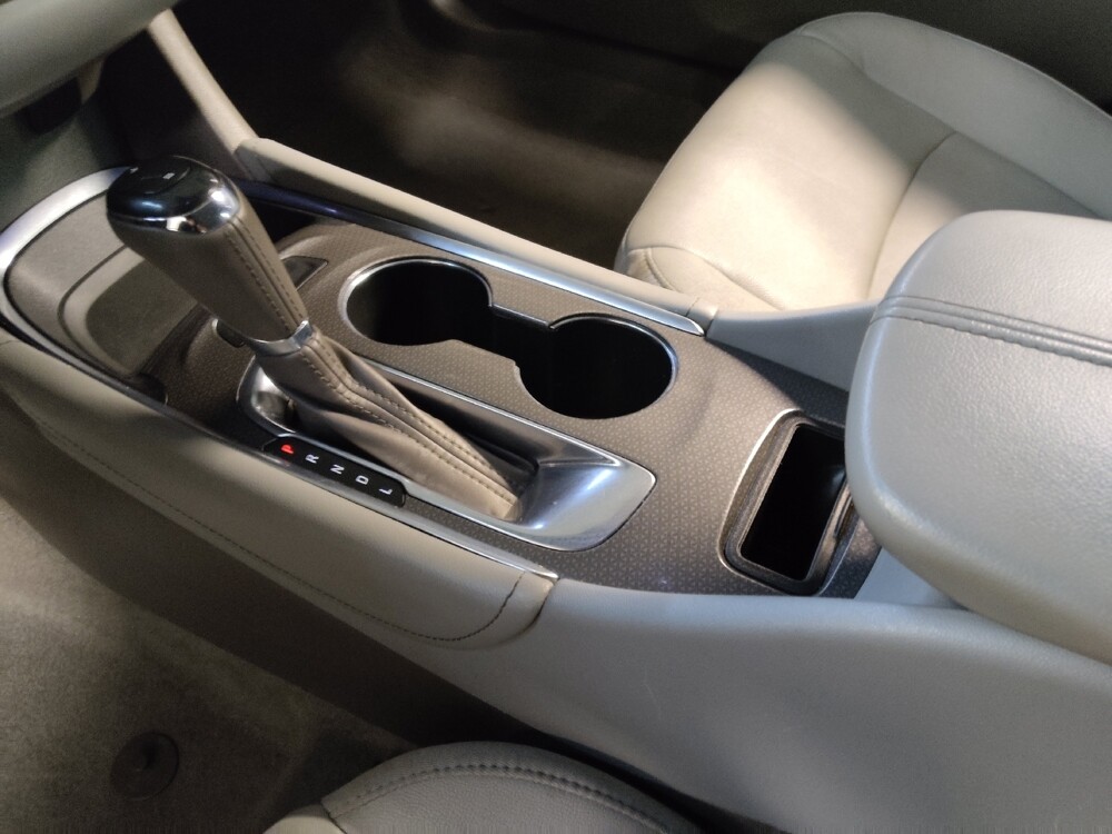 2018 Chevrolet Malibu in Greensboro, NC 27407 - 18090280 26