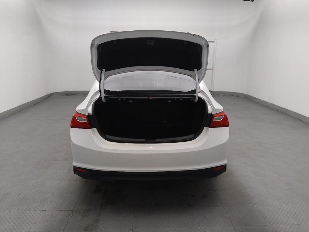 2018 Chevrolet Malibu in Greensboro, NC 27407 - 18090280 29