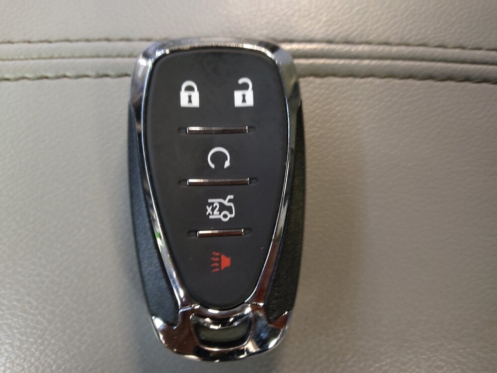 2018 Chevrolet Malibu in Greensboro, NC 27407 - 18090280 32