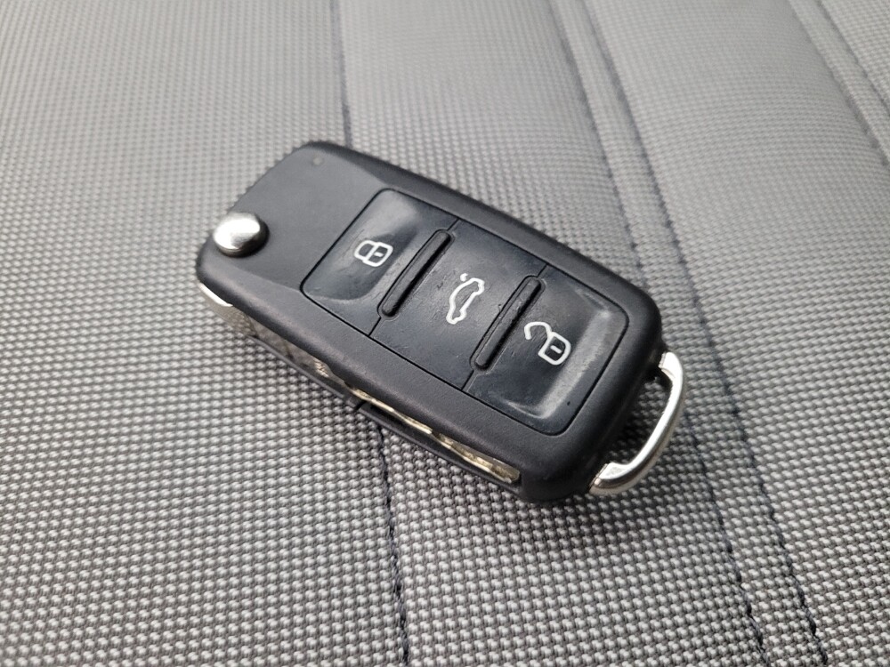 2017 Volkswagen Beetle in Tucson, AZ 85705 - 18090293 32