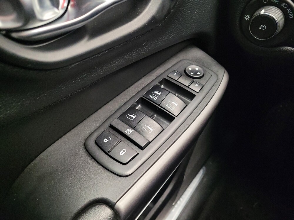 2019 Jeep Cherokee in Toledo, OH 43617 - 18090304 27