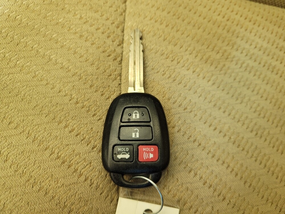 2017 Toyota Camry in Columbus, OH 43231 - 18090306 32