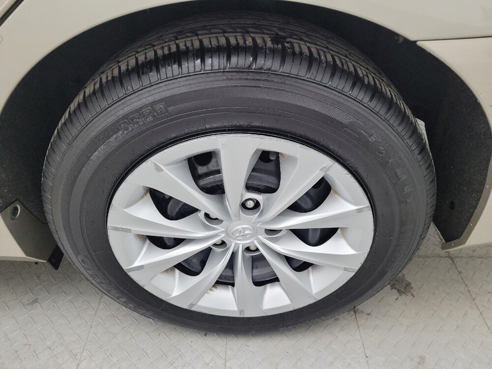 2017 Toyota Camry in Columbus, OH 43231 - 18090306 31