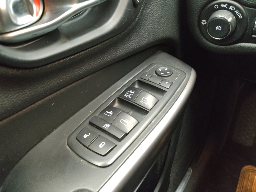 2019 Jeep Cherokee in Eastpointe, MI 48021 - 18090318 27