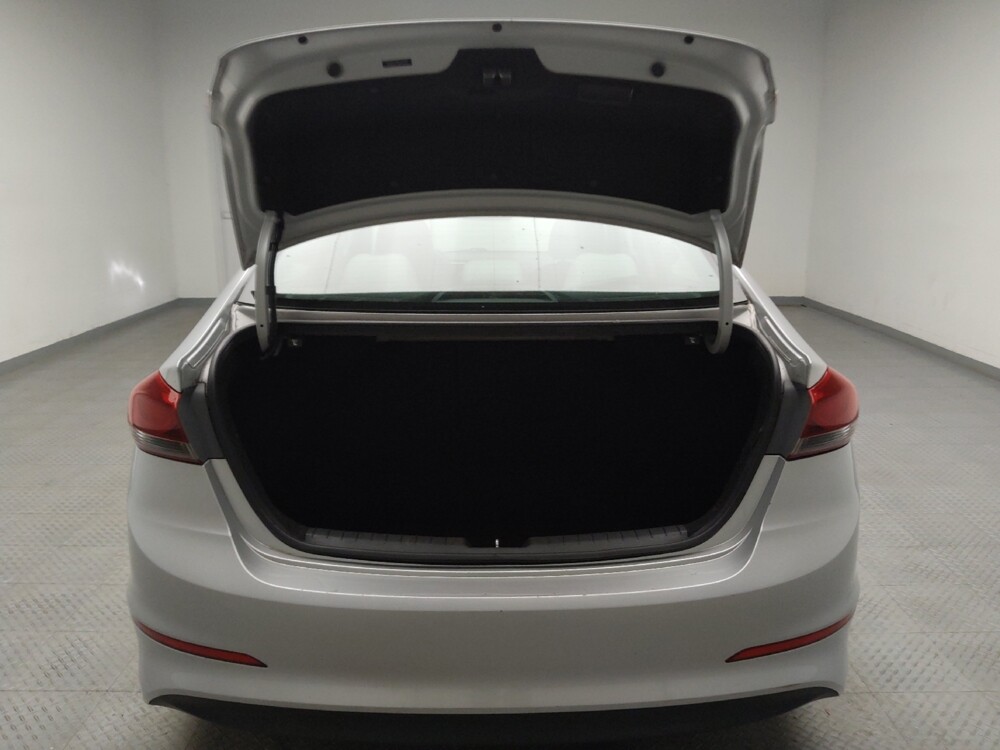 2017 Hyundai Elantra in Eastpointe, MI 48021 - 18090319 29