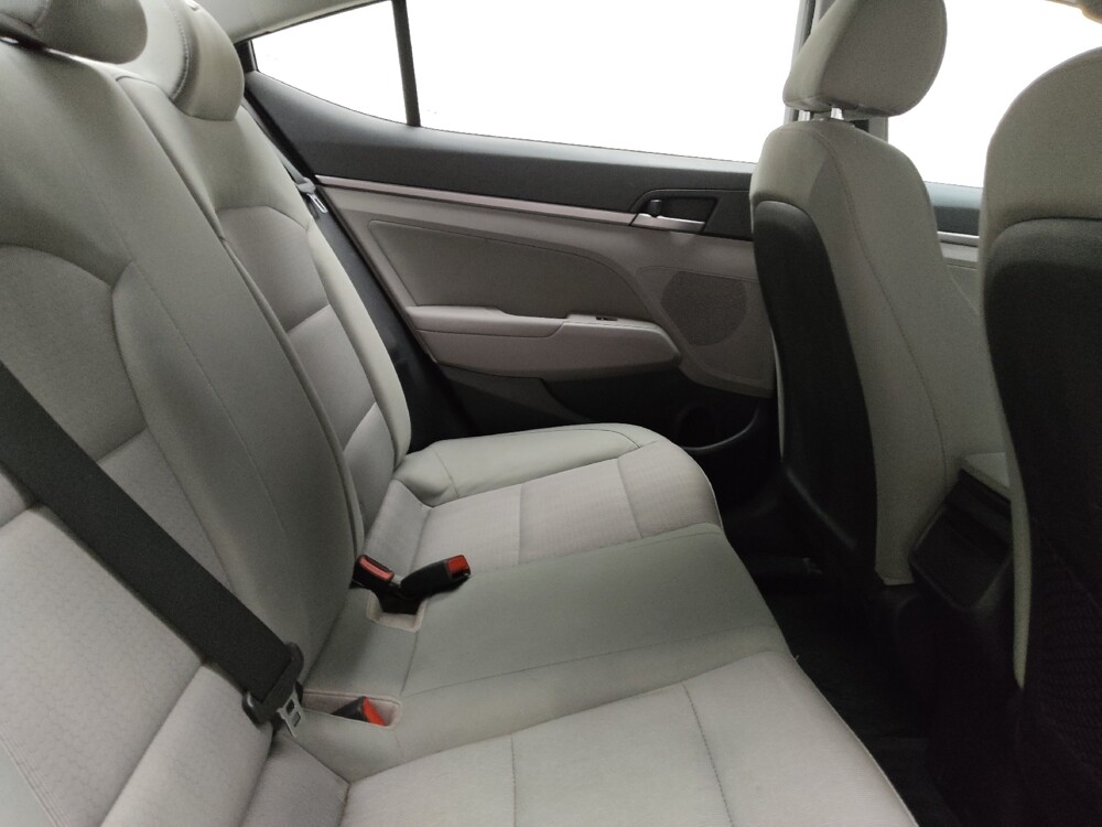 2017 Hyundai Elantra in Eastpointe, MI 48021 - 18090319 19