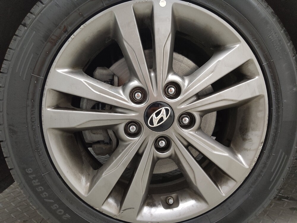 2017 Hyundai Elantra in Eastpointe, MI 48021 - 18090319 31