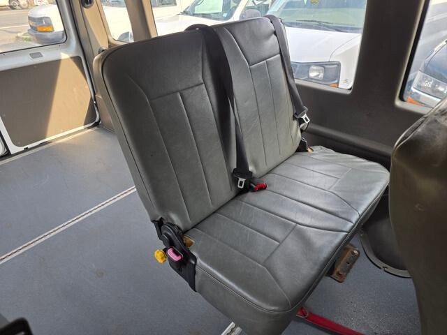 2013 Ford E-350 and Econoline 350 in Blauvelt, NY 10913 - 18090326 32