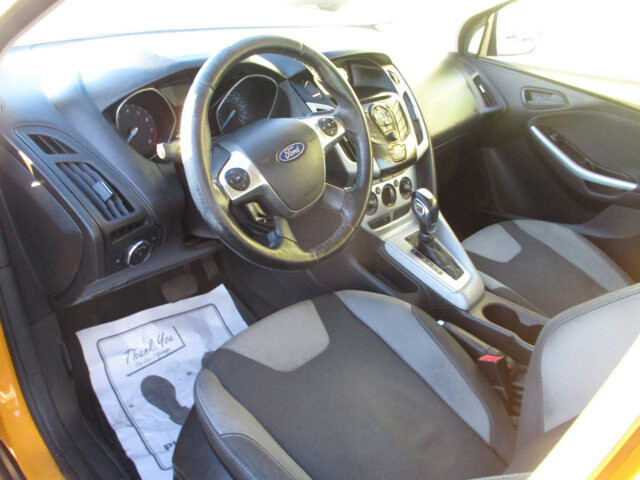 2012 Ford Focus in Oak Grove, MO 64075 - 18090333 9