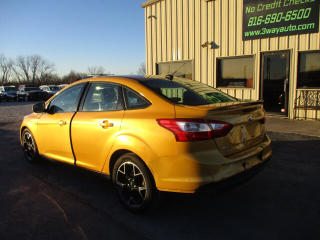 2012 Ford Focus in Oak Grove, MO 64075 - 18090333 7