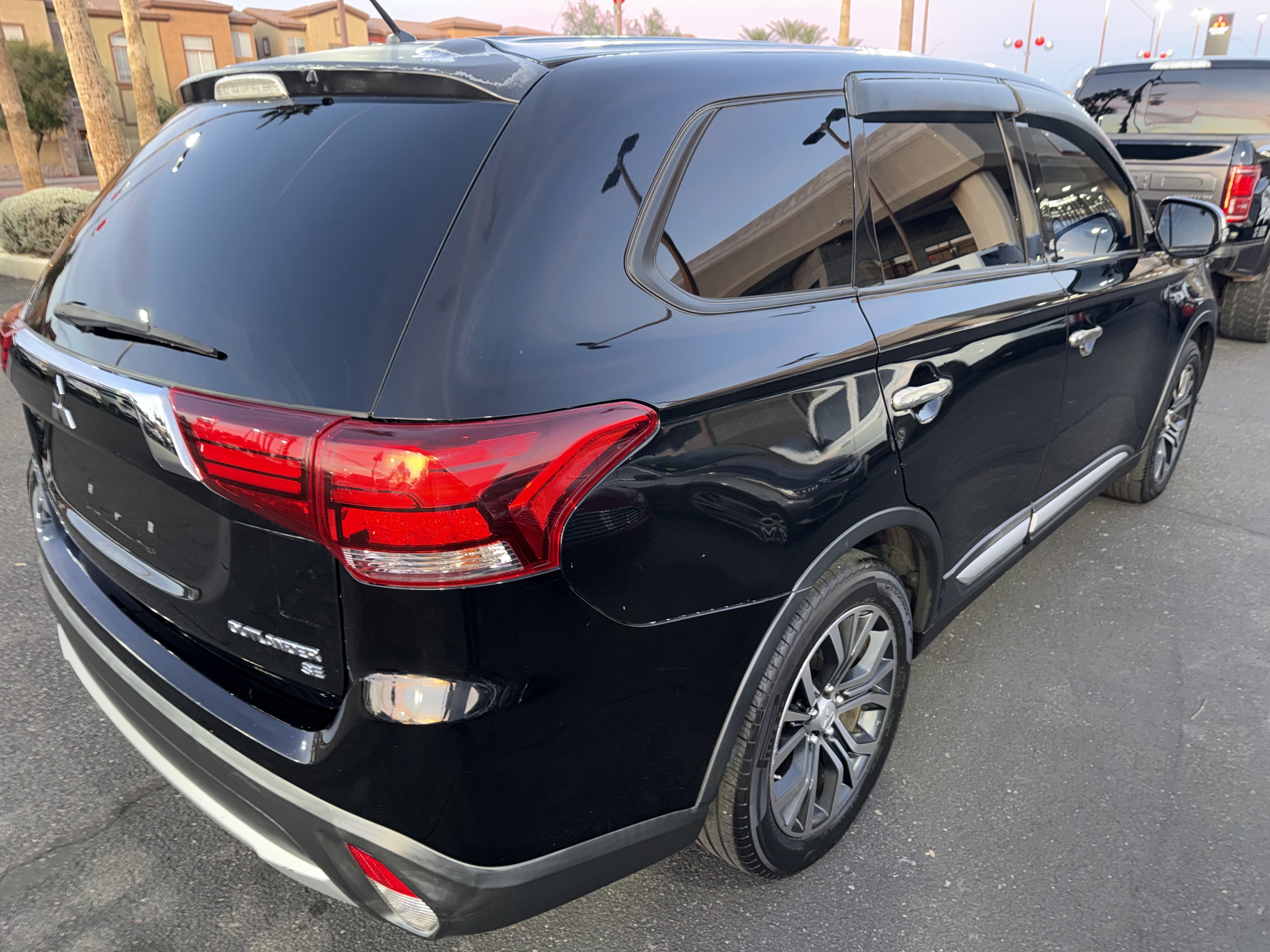 2016 Mitsubishi Outlander in Phoenix, AZ 85022 - 18090364 4