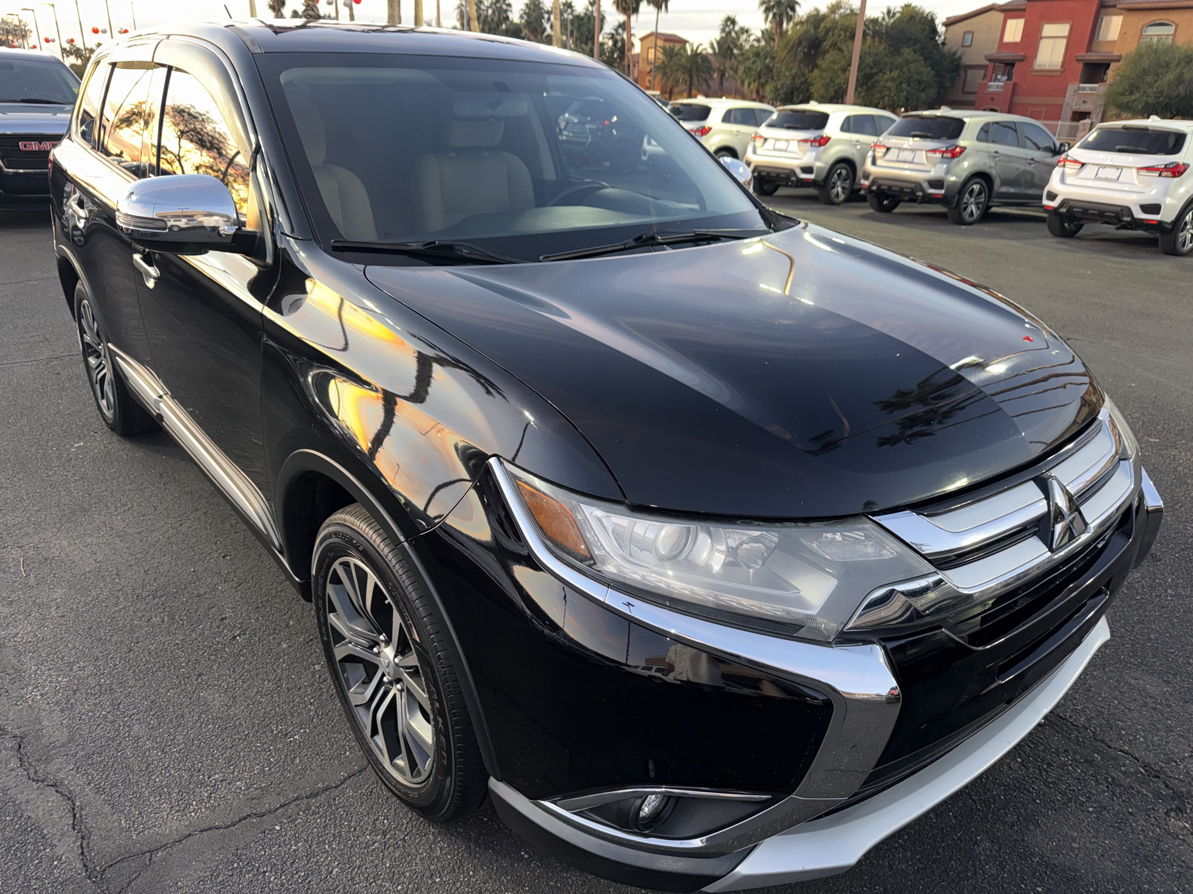 2016 Mitsubishi Outlander in Phoenix, AZ 85022 - 18090364 3