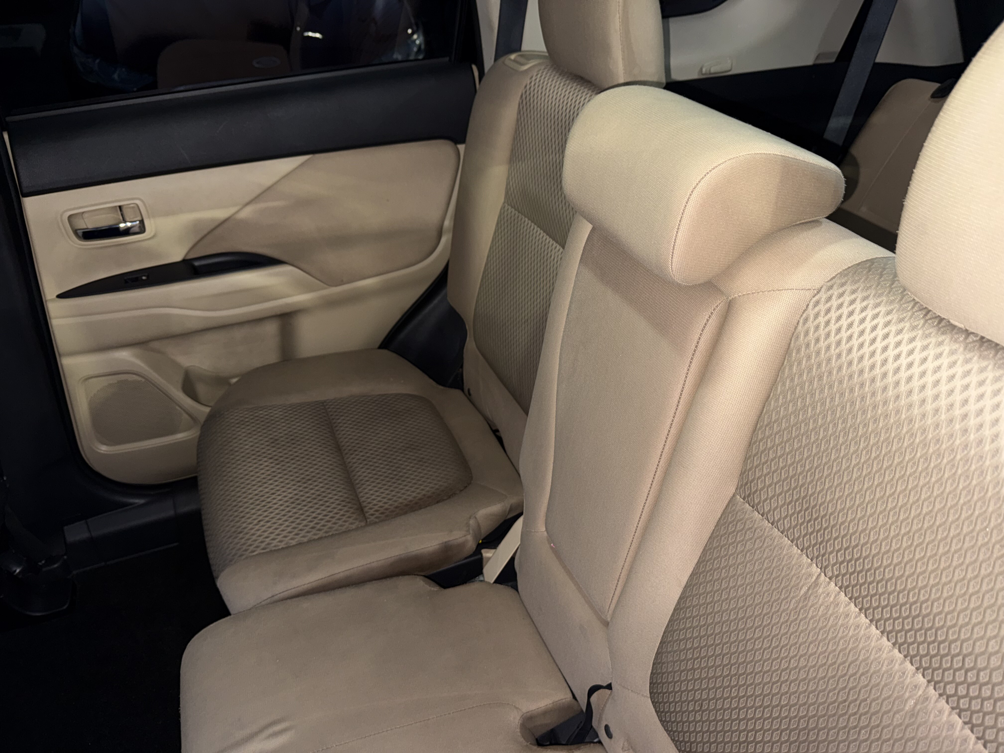 2016 Mitsubishi Outlander in Phoenix, AZ 85022 - 18090364 8