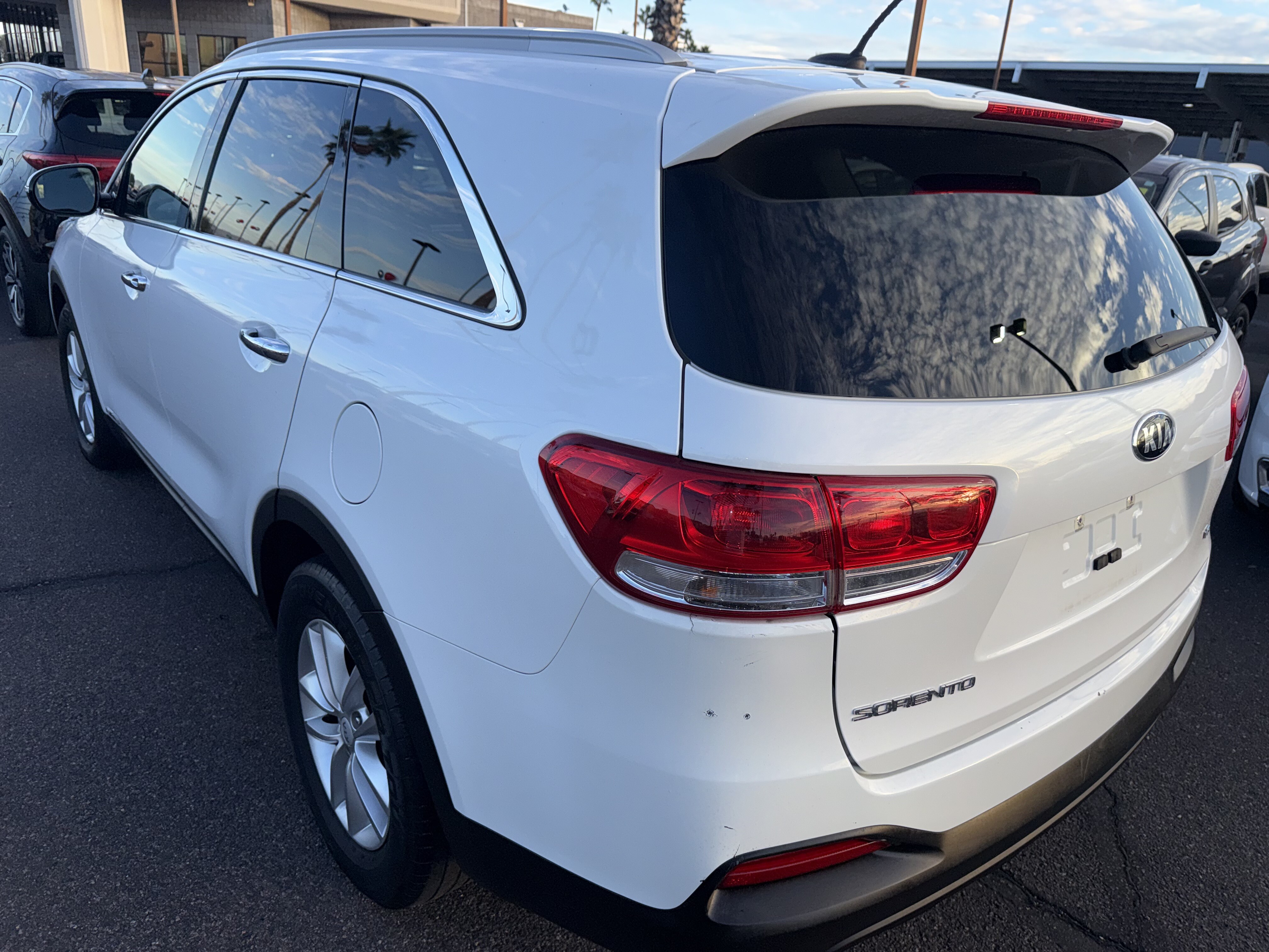 2018 Kia Sorento in Phoenix, AZ 85022 - 18090368 6
