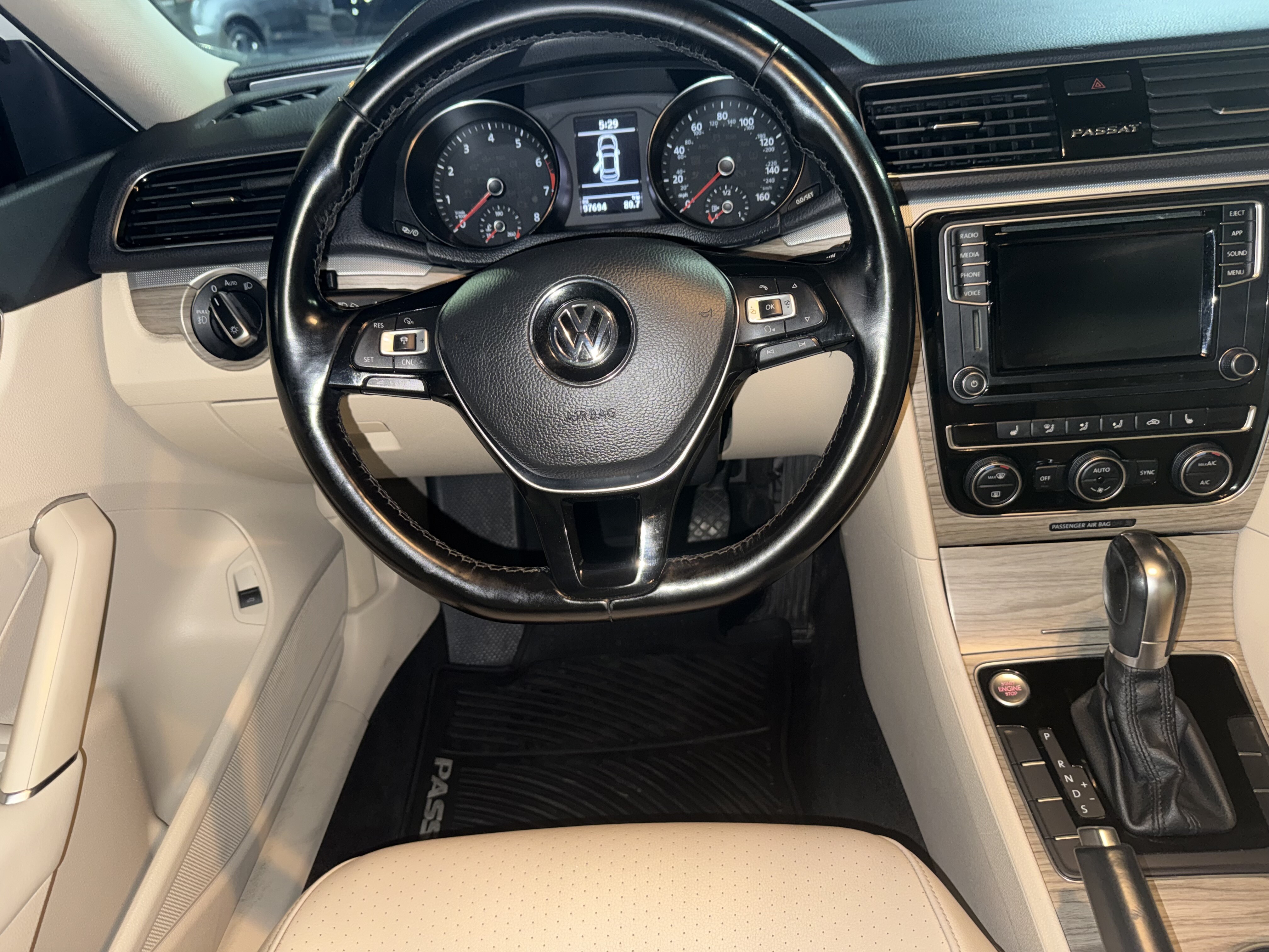 2018 Volkswagen Passat in Phoenix, AZ 85022 - 18090369 7