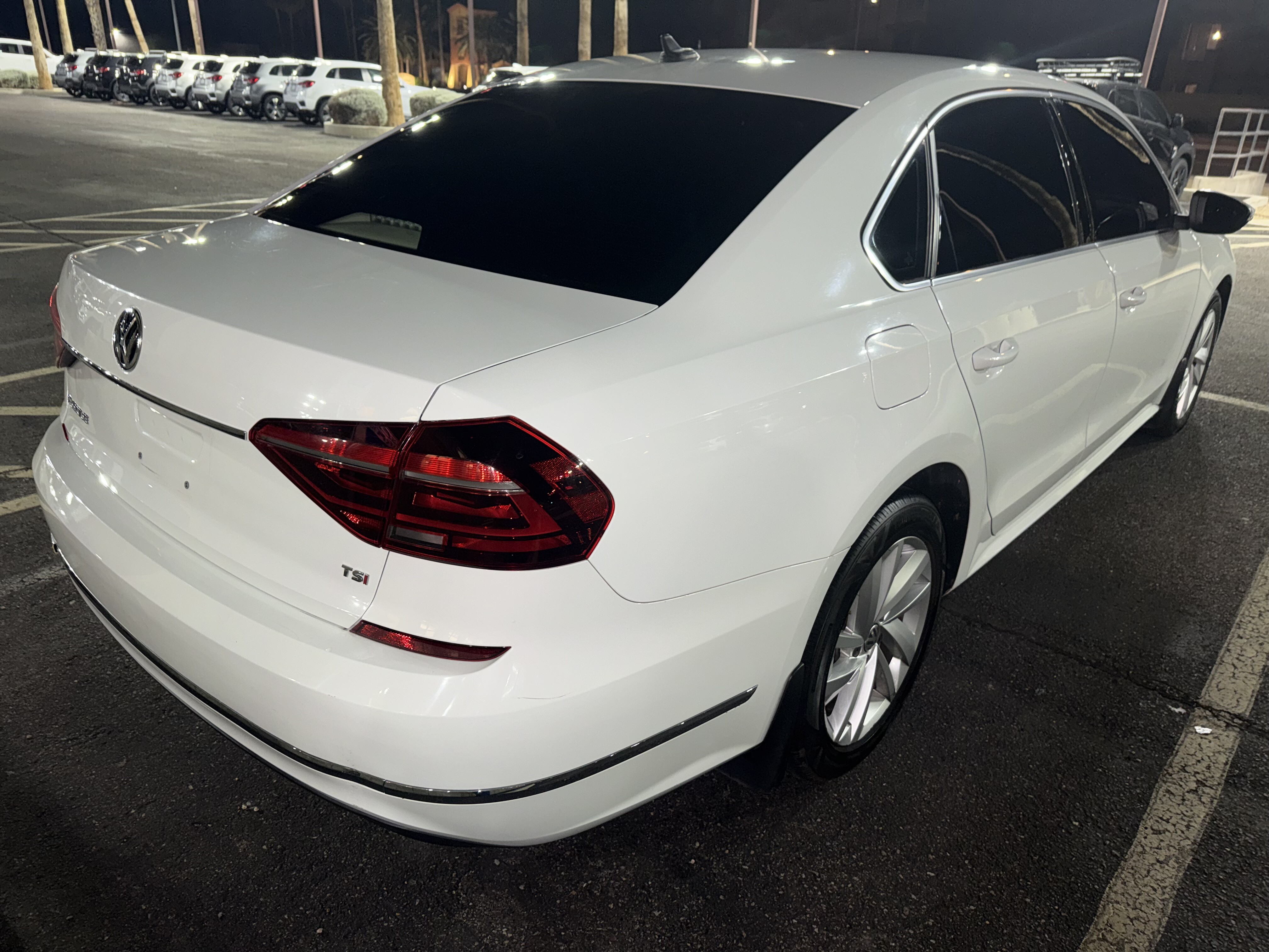 2018 Volkswagen Passat in Phoenix, AZ 85022 - 18090369 4