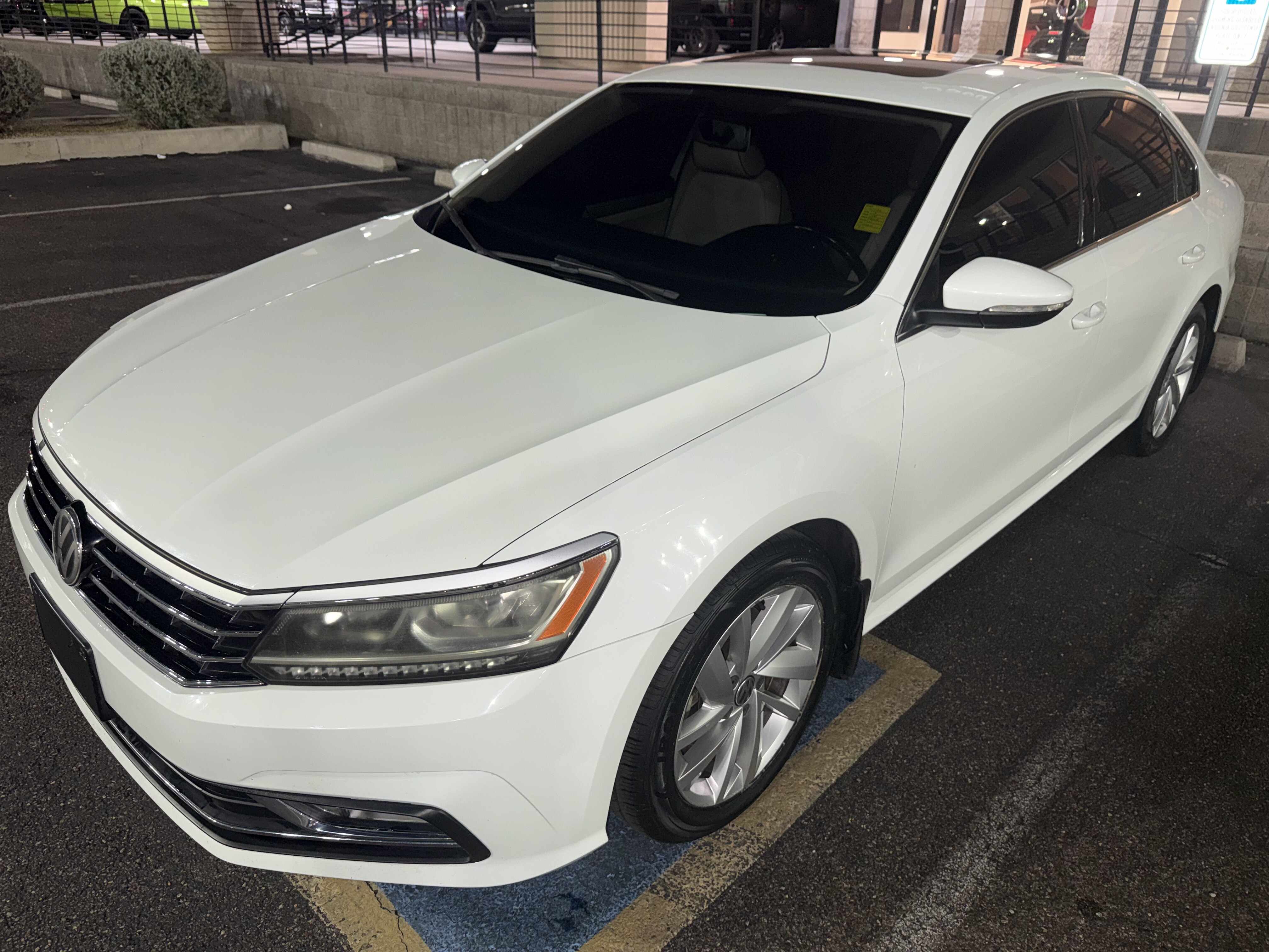 2018 Volkswagen Passat in Phoenix, AZ 85022 - 18090369