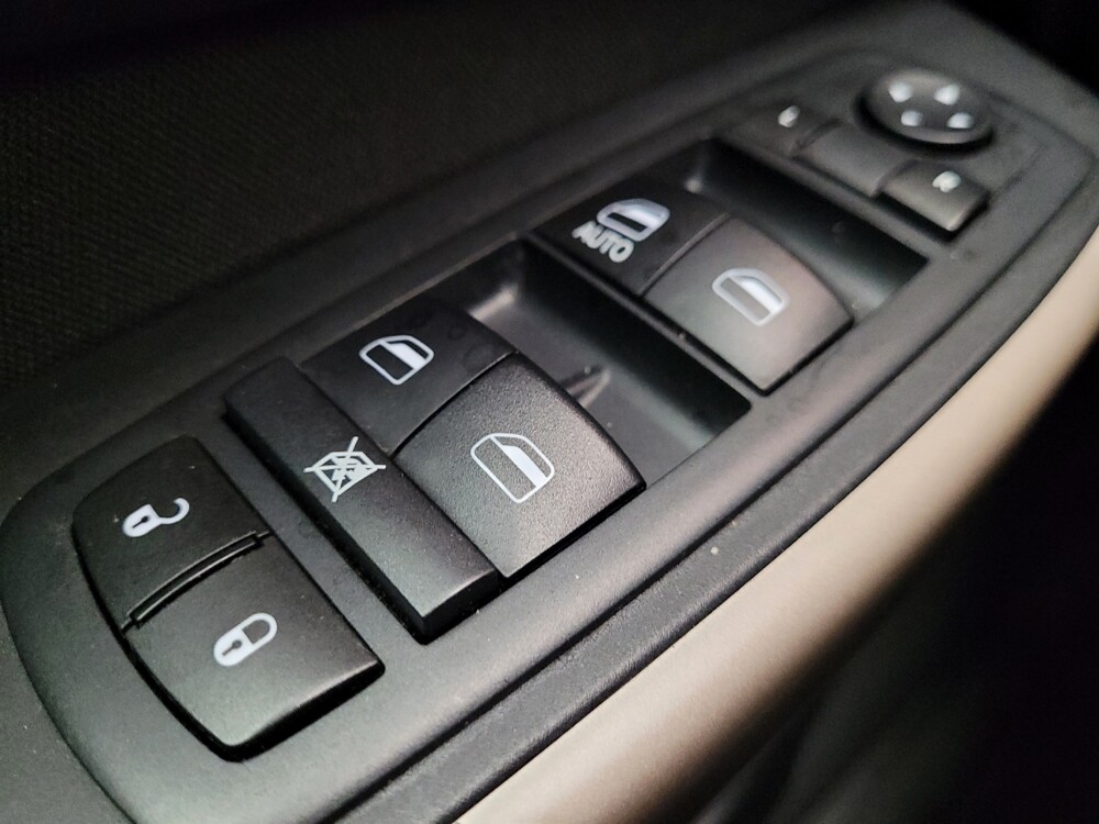 2017 Jeep Cherokee in Downey, CA 90241 - 18090375 27