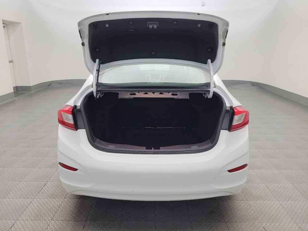 2018 Chevrolet Cruze in Phoenix, AZ 85015 - 18090429 29