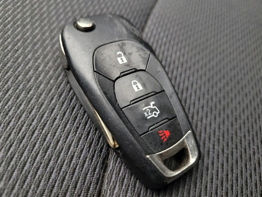 2018 Chevrolet Cruze in Phoenix, AZ 85015 - 18090429 32