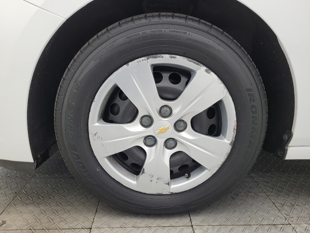 2018 Chevrolet Cruze in Phoenix, AZ 85015 - 18090429 31