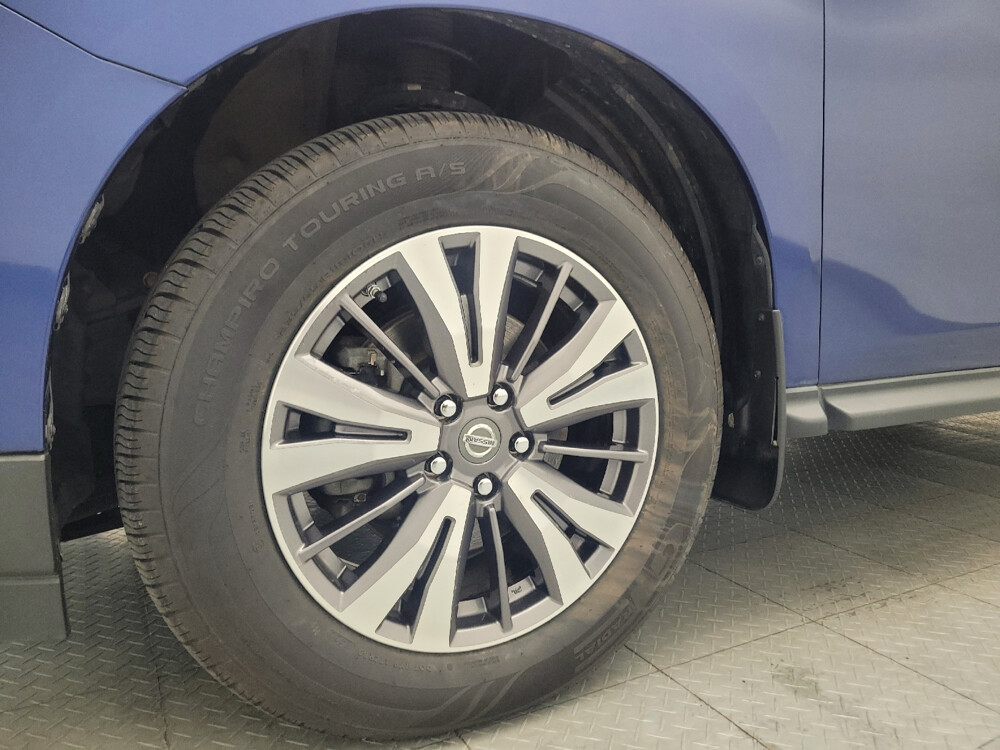 2017 Nissan Pathfinder in Charleston, SC 29414 - 18090461 31