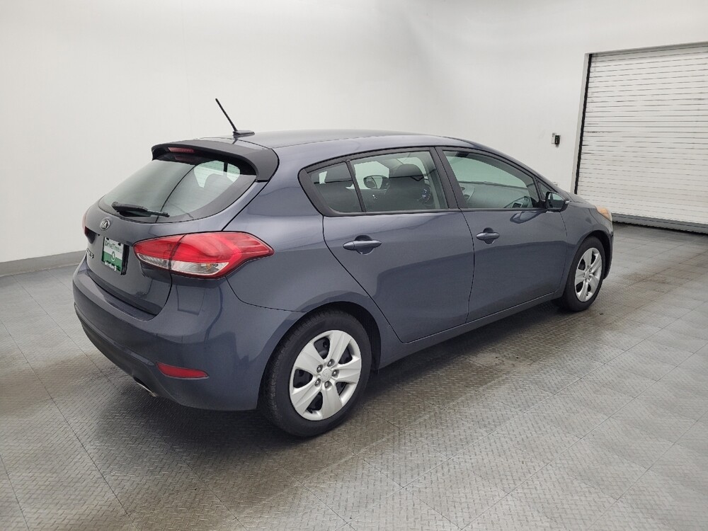 2016 Kia Forte in Wilmington, NC 28405 - 18090471 10