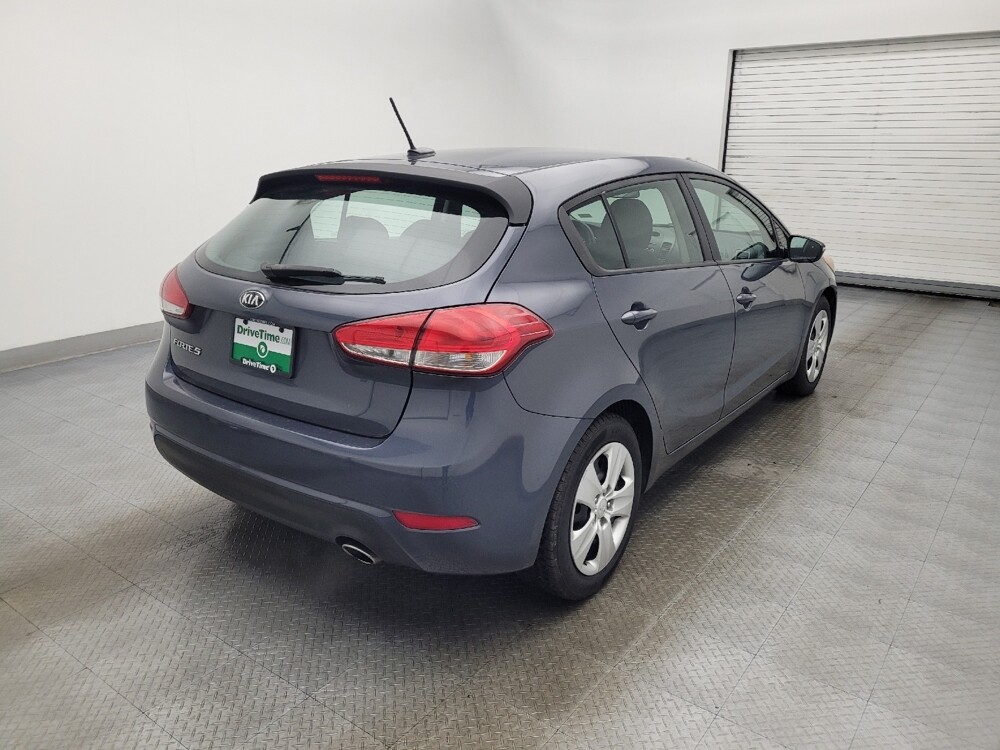 2016 Kia Forte in Wilmington, NC 28405 - 18090471 9